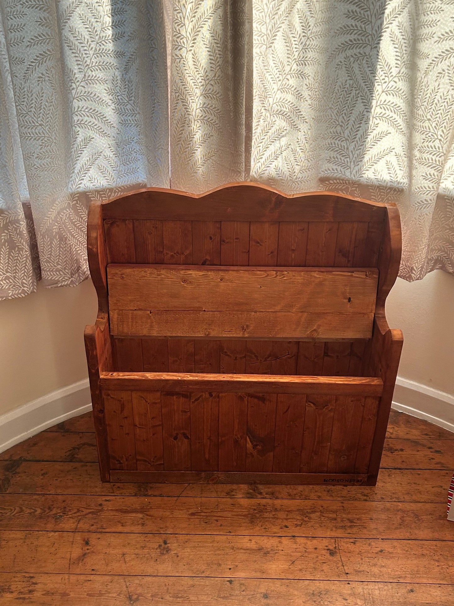 Monk seat with storage