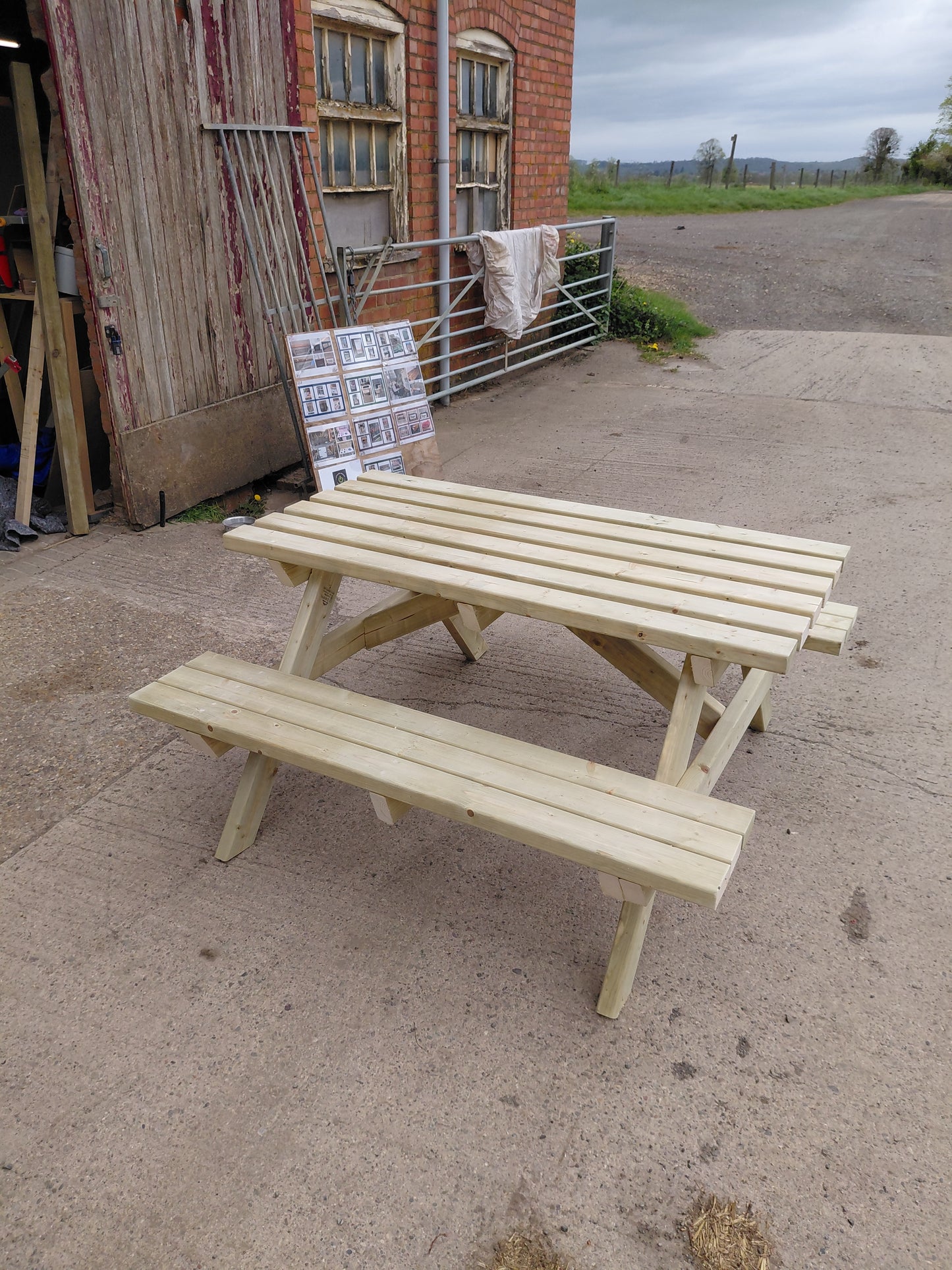 pub style picnic bench
