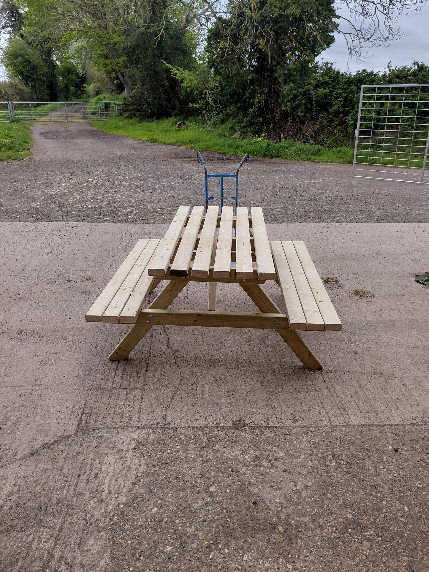 pub style picnic bench