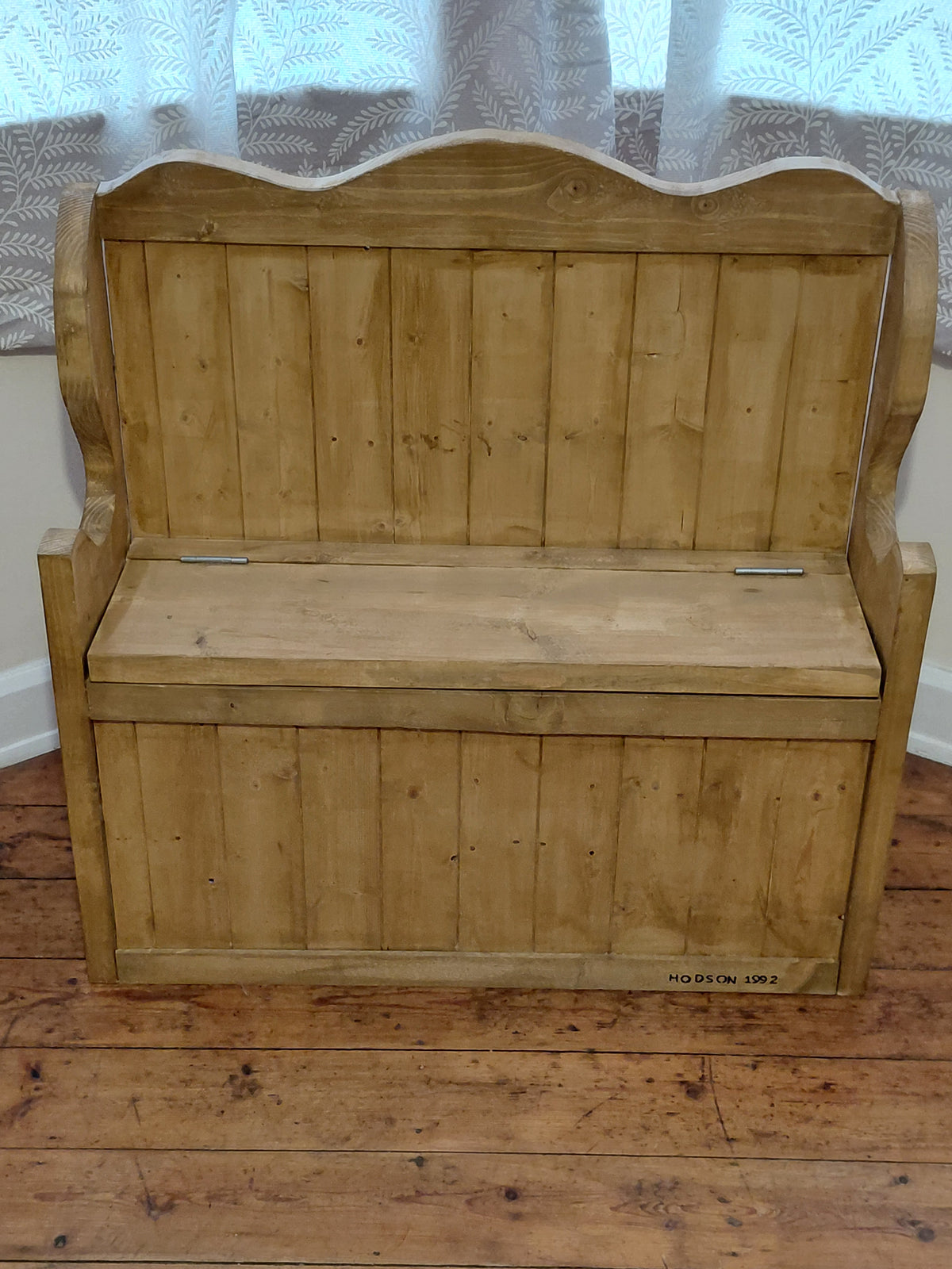 Monk seat with storage