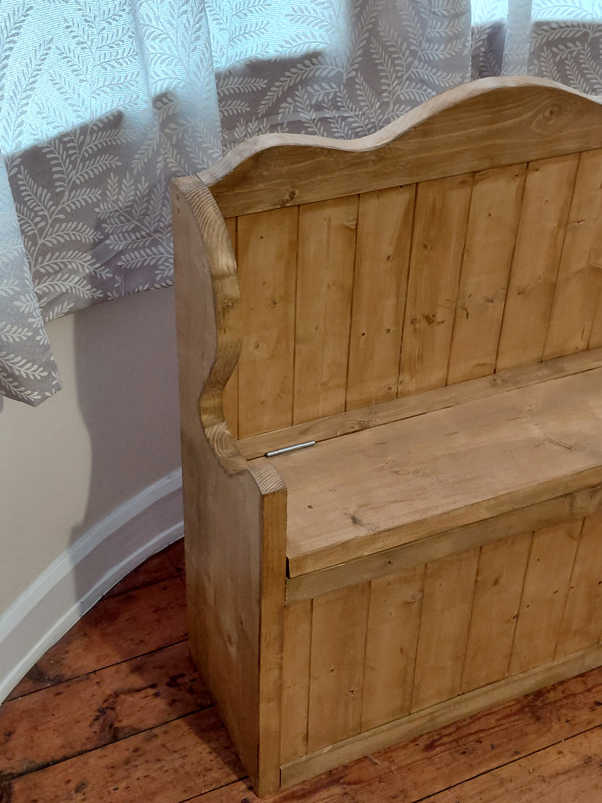Monk seat with storage