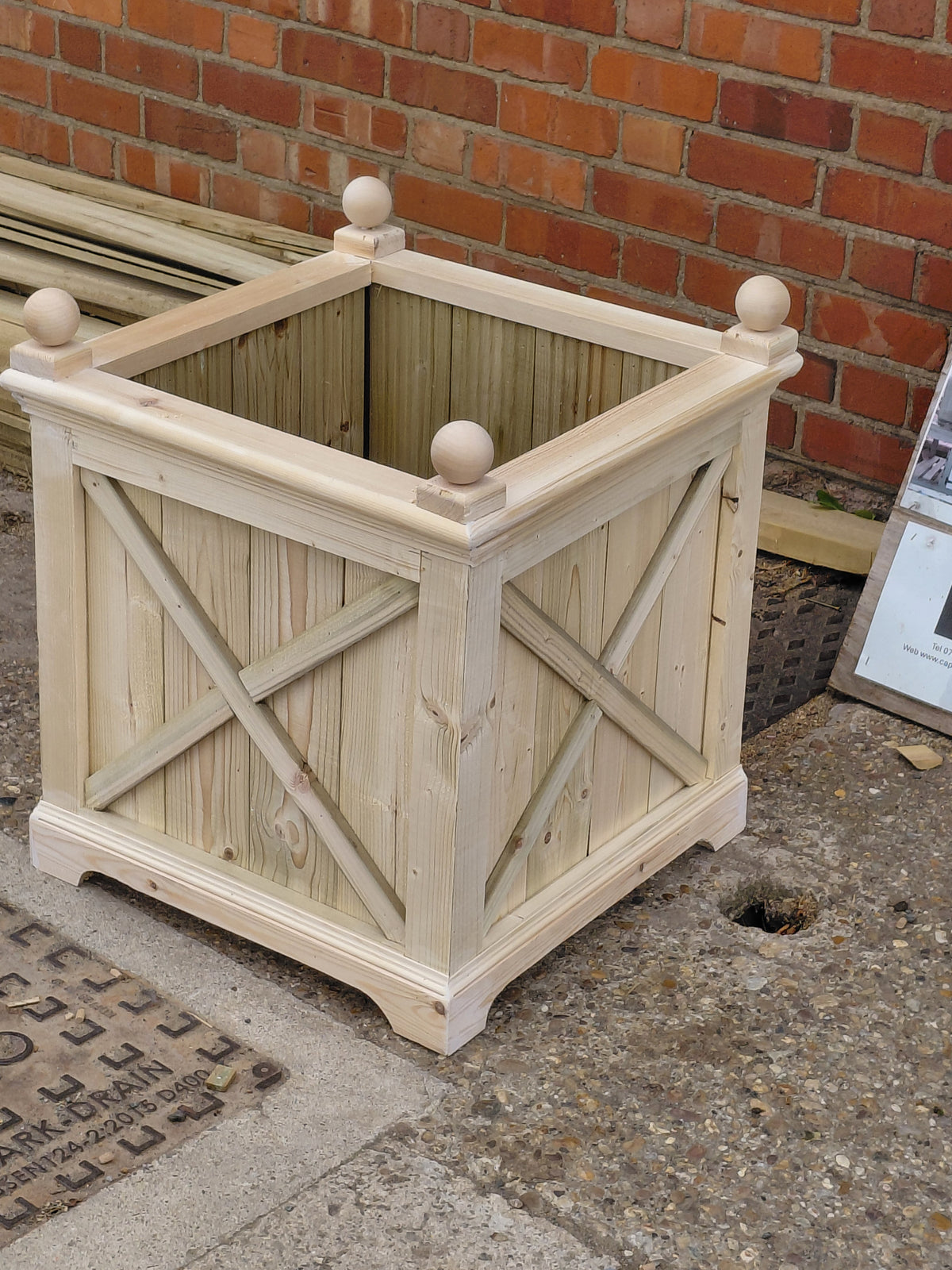 Chapel planter 60cm Sq