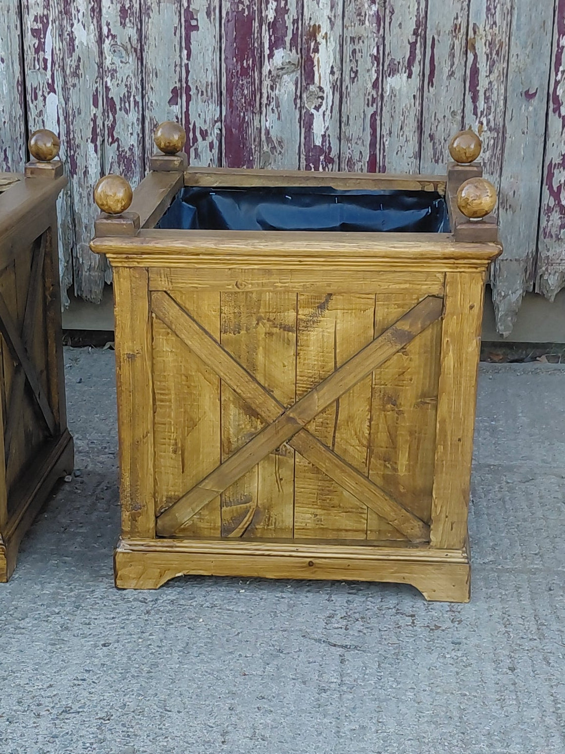 Chapel planter 60cm Sq