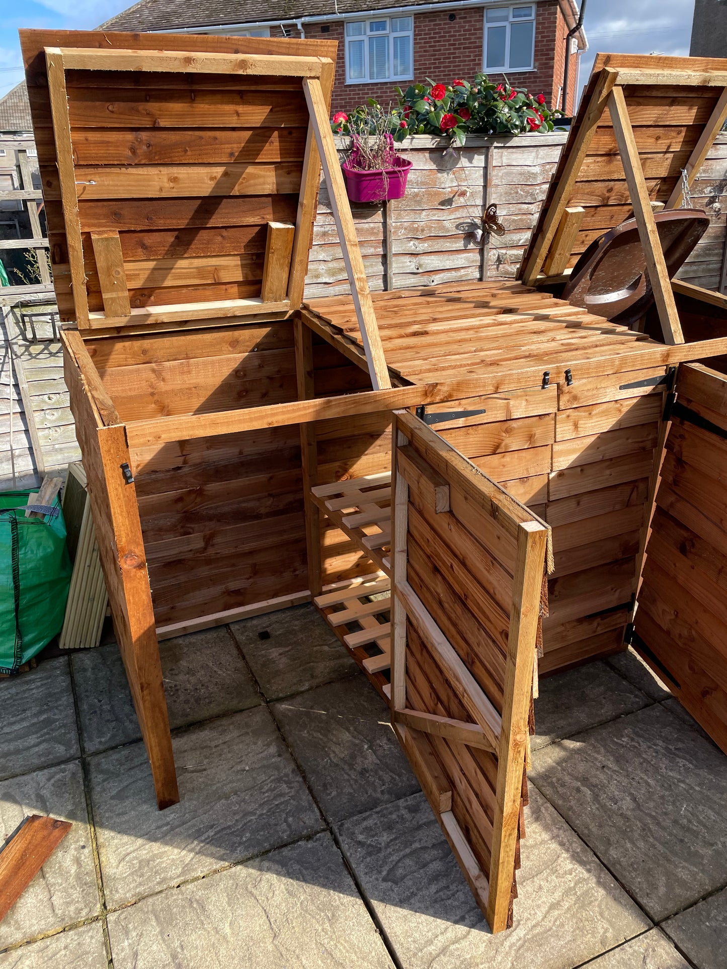 Double wheelie bin and 2 recycling box storage