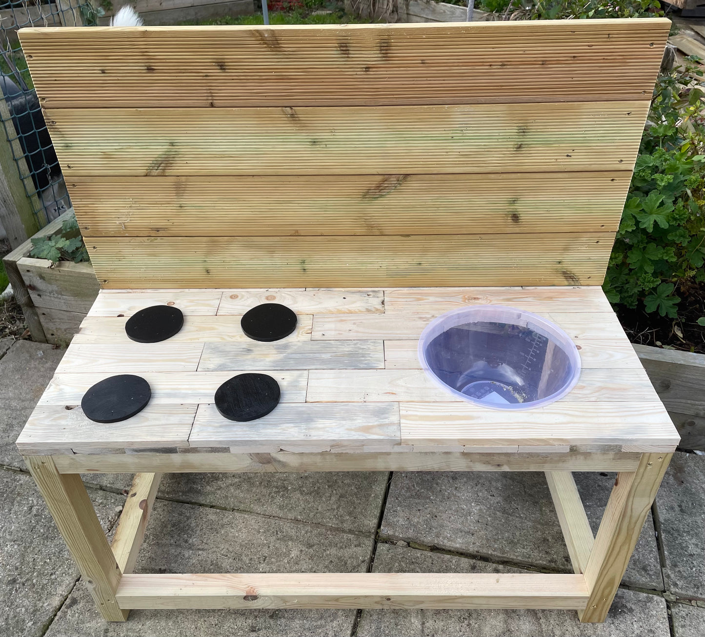 mud kitchen 